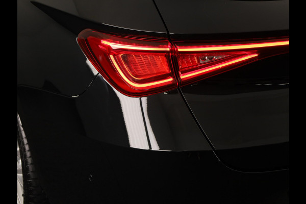 Seat Leon Sportstourer 1.5 TSI e-Hybrid Style Business Intense 204 pk Automaat | Verlengde garantie | Navigatie | Parkeersensoren (Park assist) | Achteruitrijcamera | Adaptieve cruise control |