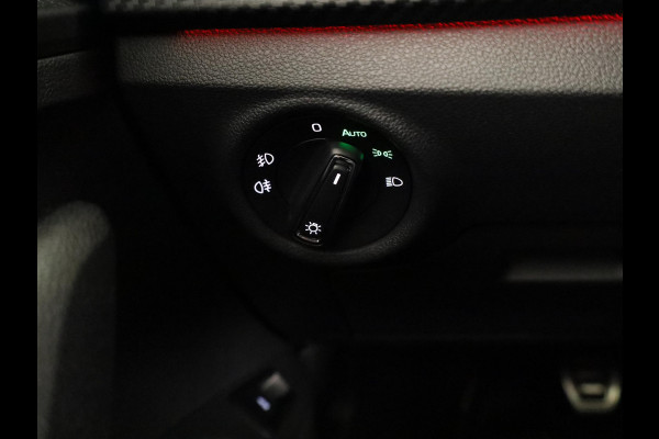 Škoda Kamiq 1.0 TSI Monte Carlo 115 pk | Verlengde garantie | Navigatie via App | Panoramadak | Parkeersensoren | Achteruitrijcamera | Adaptieve cruise controle