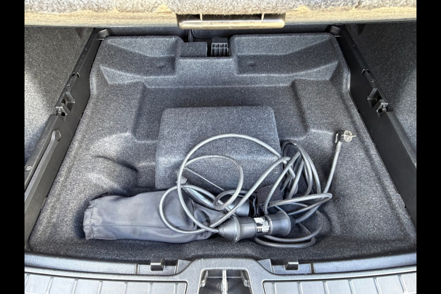 Volvo XC40 1.5 T5 Plug-in hybrid Plus Bright | Navigatie | Camera | Cruise | Clima.