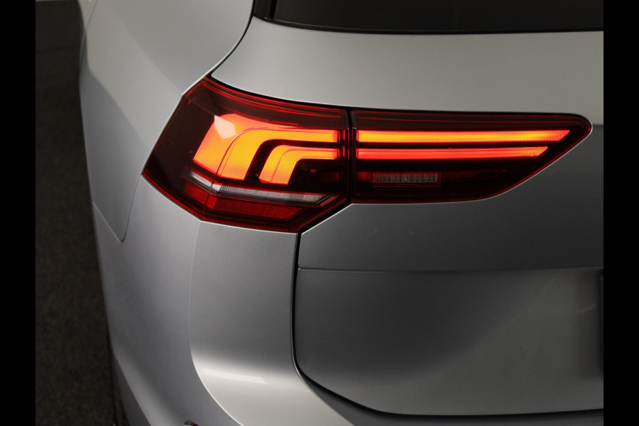 Volkswagen Golf variant R-Line-Edition 1.5 eTSI 85 kW 116 pk Automaat (DSG) | Verlengde garantie | Navigatie | Panoramadak | Parkeersensoren | Rondomzicht camera | Black Style pakket | R-Line |