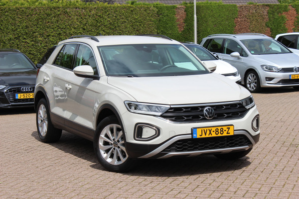 Volkswagen T-Roc 1.0 TSI Life Edition / Camera / CarPlay / Keyless / 17'' / Stoelverwarming / DAB / ACC / Climate Control