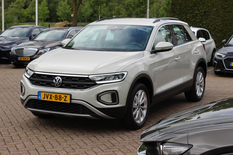 Volkswagen T-Roc 1.0 TSI Life Edition / Camera / CarPlay / Keyless / 17'' / Stoelverwarming / DAB / ACC / Climate Control