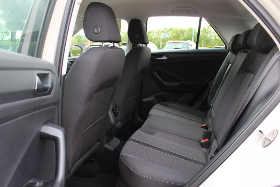 Volkswagen T-Roc 1.0 TSI Life Edition / Camera / CarPlay / Keyless / 17'' / Stoelverwarming / DAB / ACC / Climate Control