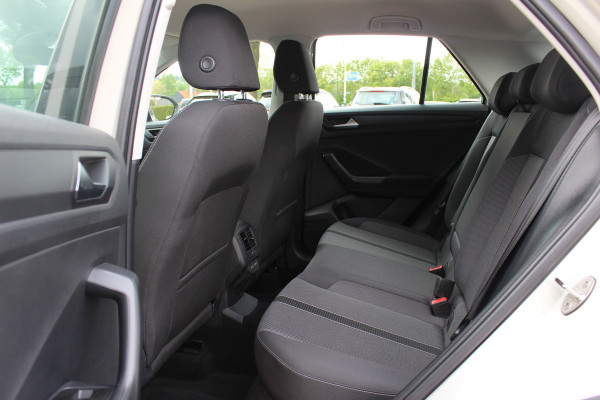 Volkswagen T-Roc 1.0 TSI Life Edition / Camera / CarPlay / Keyless / 17'' / Stoelverwarming / DAB / ACC / Climate Control