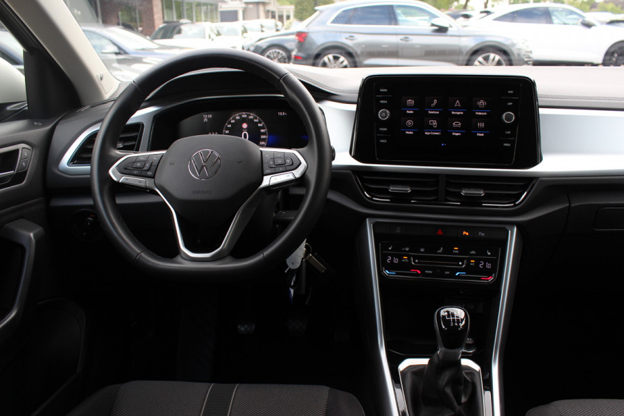 Volkswagen T-Roc 1.0 TSI Life Edition / Camera / CarPlay / Keyless / 17'' / Stoelverwarming / DAB / ACC / Climate Control