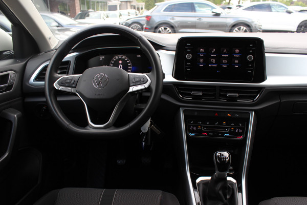 Volkswagen T-Roc 1.0 TSI Life Edition / Camera / CarPlay / Keyless / 17'' / Stoelverwarming / DAB / ACC / Climate Control