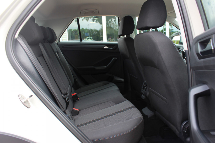 Volkswagen T-Roc 1.0 TSI Life Edition / Camera / CarPlay / Keyless / 17'' / Stoelverwarming / DAB / ACC / Climate Control