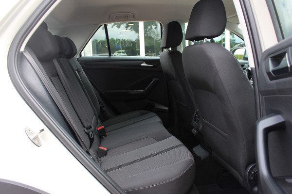 Volkswagen T-Roc 1.0 TSI Life Edition / Camera / CarPlay / Keyless / 17'' / Stoelverwarming / DAB / ACC / Climate Control