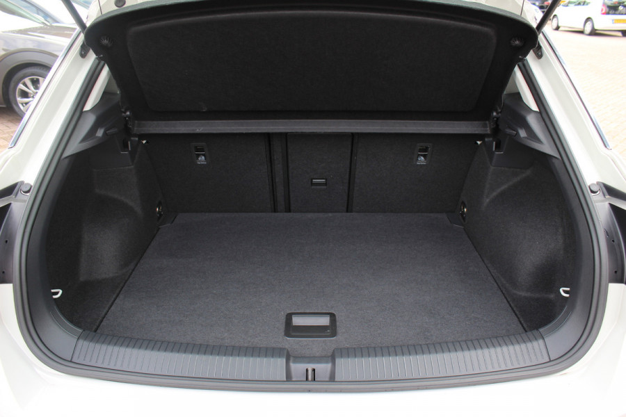 Volkswagen T-Roc 1.0 TSI Life Edition / Camera / CarPlay / Keyless / 17'' / Stoelverwarming / DAB / ACC / Climate Control