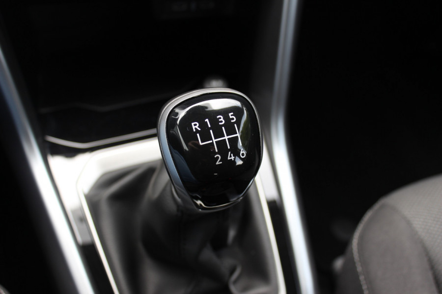 Volkswagen T-Roc 1.0 TSI Life Edition / Camera / CarPlay / Keyless / 17'' / Stoelverwarming / DAB / ACC / Climate Control