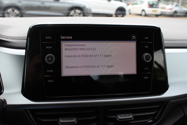 Volkswagen T-Roc 1.0 TSI Life Edition / Camera / CarPlay / Keyless / 17'' / Stoelverwarming / DAB / ACC / Climate Control