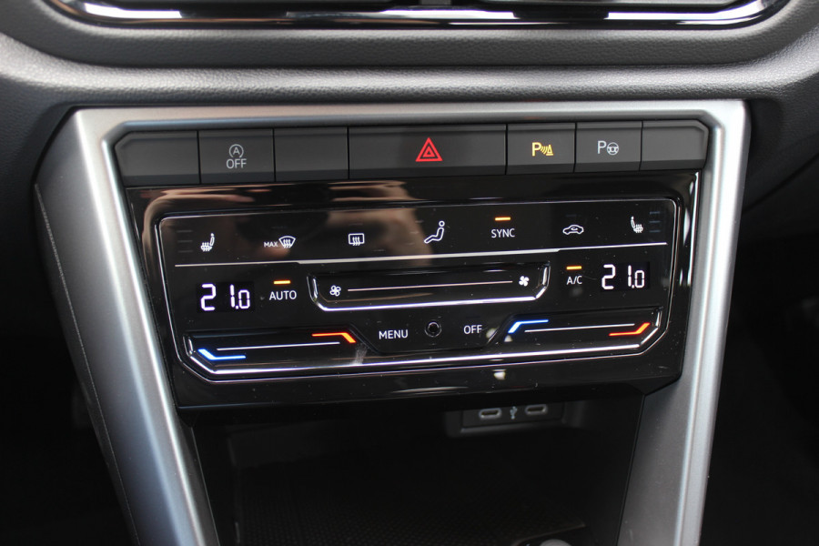 Volkswagen T-Roc 1.0 TSI Life Edition / Camera / CarPlay / Keyless / 17'' / Stoelverwarming / DAB / ACC / Climate Control