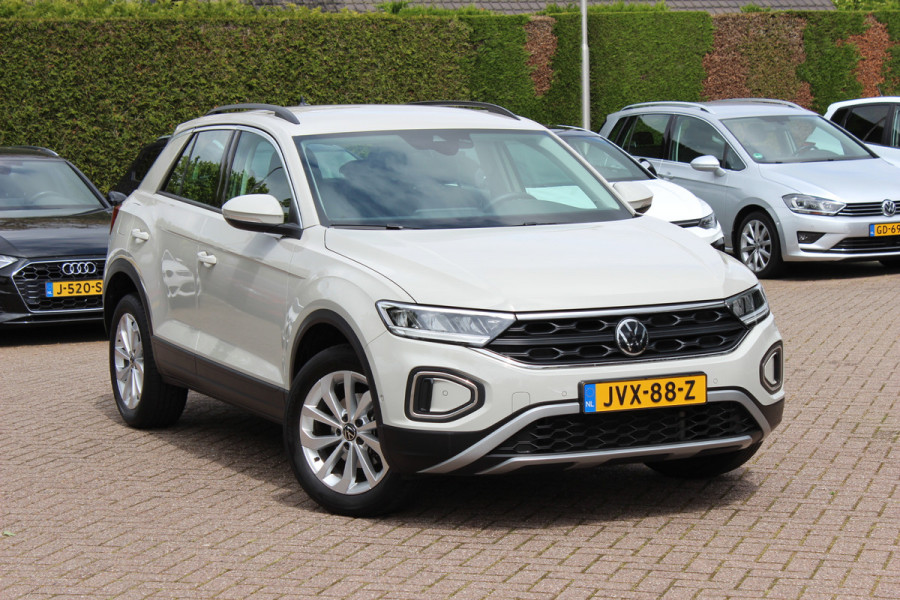 Volkswagen T-Roc 1.0 TSI Life Edition / Camera / CarPlay / Keyless / 17'' / Stoelverwarming / DAB / ACC / Climate Control