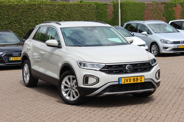Volkswagen T-Roc 1.0 TSI Life Edition / Camera / CarPlay / Keyless / 17'' / Stoelverwarming / DAB / ACC / Climate Control