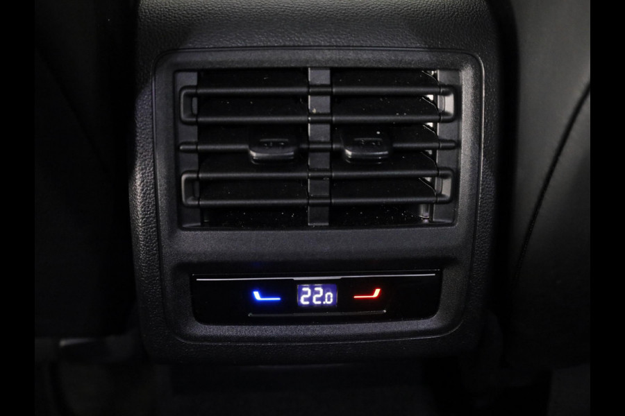 Volkswagen Golf variant R-Line-Edition 1.5 eTSI 85 kW 116 pk Automaat (DSG) | Verlengde garantie | Navigatie | Panoramadak | Parkeersensoren | Rondomzicht camera | Black Style pakket | R-Line |