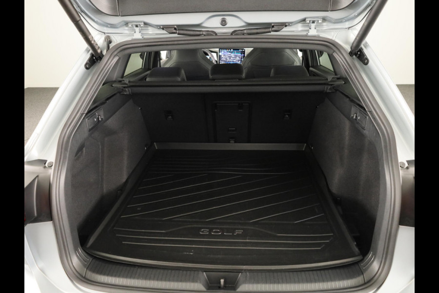 Volkswagen Golf variant R-Line-Edition 1.5 eTSI 85 kW 116 pk Automaat (DSG) | Verlengde garantie | Navigatie | Panoramadak | Parkeersensoren | Rondomzicht camera | Black Style pakket | R-Line |