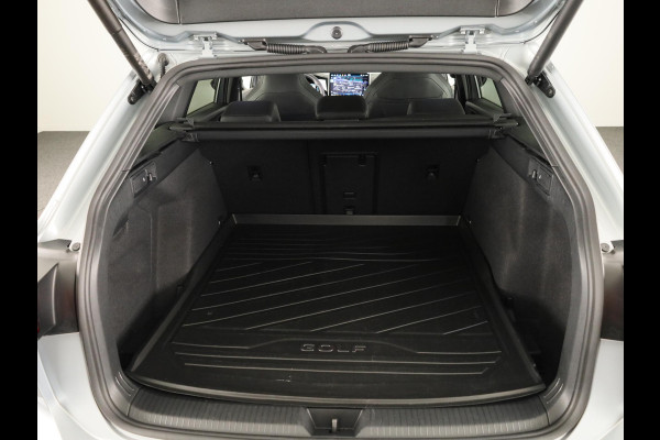 Volkswagen Golf variant R-Line-Edition 1.5 eTSI 85 kW 116 pk Automaat (DSG) | Verlengde garantie | Navigatie | Panoramadak | Parkeersensoren | Rondomzicht camera | Black Style pakket | R-Line |