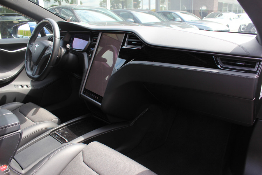 Tesla Model S 75D Base / Autopilot 2.5 / Panoramadak / Camera / Premium Audio / Luchtvering / Navigatie / 19'' / Stoelverwarming / Keyless
