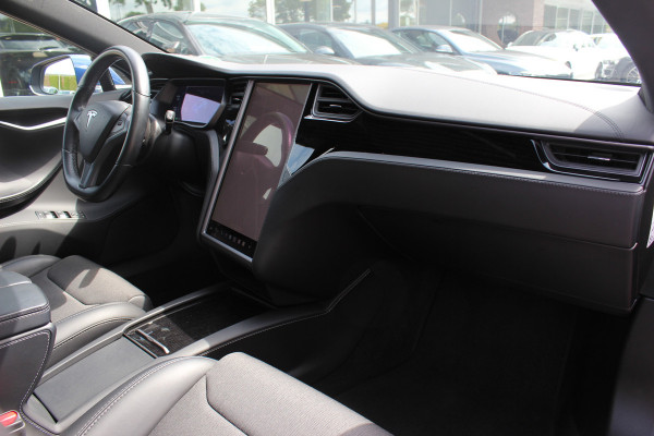 Tesla Model S 75D Base / Autopilot 2.5 / Panoramadak / Camera / Premium Audio / Luchtvering / Navigatie / 19'' / Stoelverwarming / Keyless