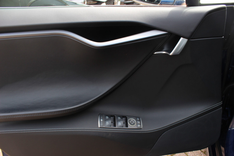 Tesla Model S 75D Base / Autopilot 2.5 / Panoramadak / Camera / Premium Audio / Luchtvering / Navigatie / 19'' / Stoelverwarming / Keyless