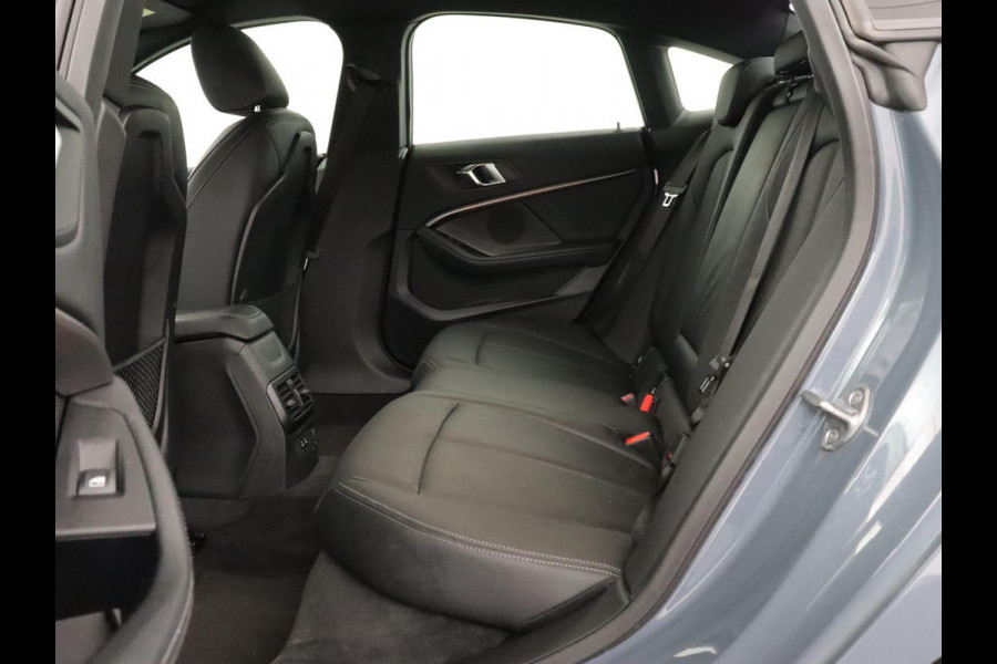 BMW 2 Serie Gran Coupé 218i M Sport | Stoelverwarming | Camera | Carplay | Sportstoelen | Leder | Live Cockpit | Climate control | Navigatie | Cruise control | Parkeer hulp