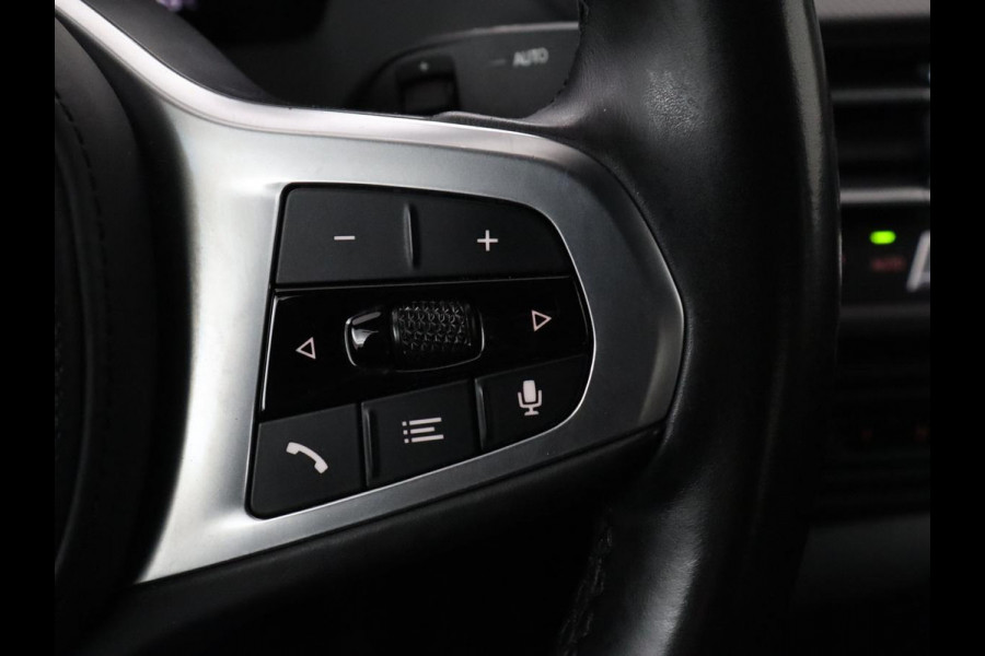 BMW 2 Serie Gran Coupé 218i M Sport | Stoelverwarming | Camera | Carplay | Sportstoelen | Leder | Live Cockpit | Climate control | Navigatie | Cruise control | Parkeer hulp