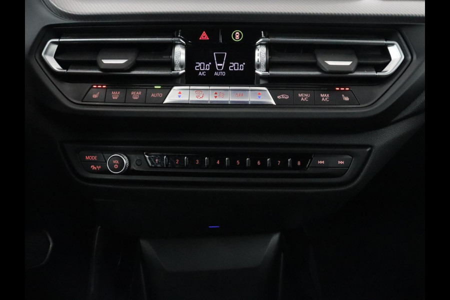 BMW 2 Serie Gran Coupé 218i M Sport | Stoelverwarming | Camera | Carplay | Sportstoelen | Leder | Live Cockpit | Climate control | Navigatie | Cruise control | Parkeer hulp