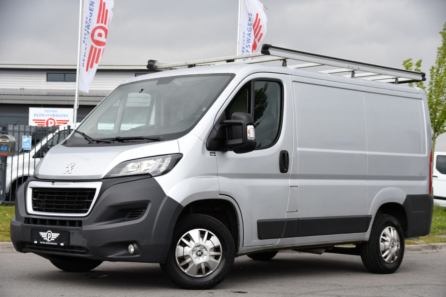 Peugeot Boxer 2.0 BlueHDI L1H1 Pro PB Edition Camera, Cruise, Multimedia, 130pk, Trekhaak, Airco, Radio, Uniek!