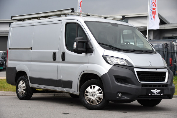 Peugeot Boxer 2.0 BlueHDI L1H1 Pro PB Edition Camera, Cruise, Multimedia, 130pk, Trekhaak, Airco, Radio, Uniek!