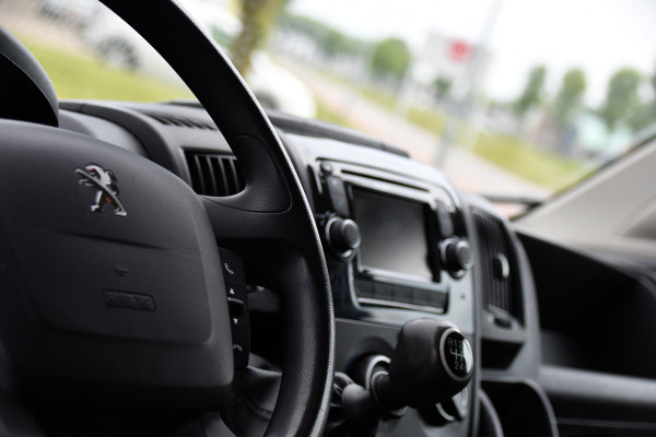 Peugeot Boxer 2.0 BlueHDI L1H1 Pro PB Edition Camera, Cruise, Multimedia, 130pk, Trekhaak, Airco, Radio, Uniek!
