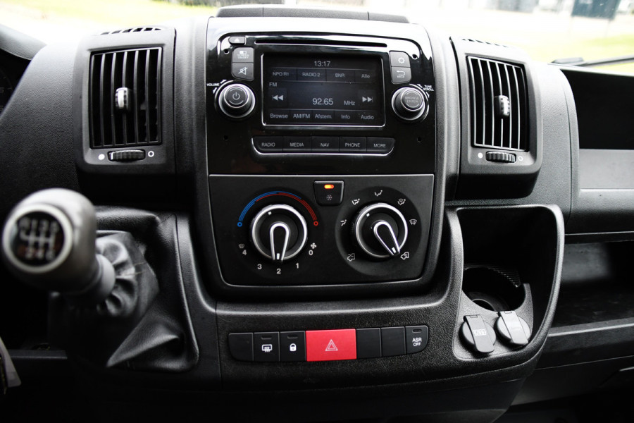 Peugeot Boxer 2.0 BlueHDI L1H1 Pro PB Edition Camera, Cruise, Multimedia, 130pk, Trekhaak, Airco, Radio, Uniek!