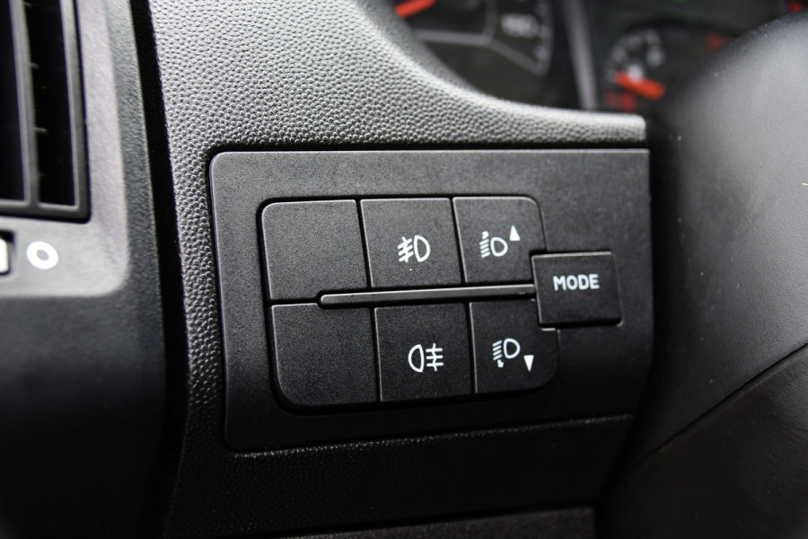 Peugeot Boxer 2.0 BlueHDI L1H1 Pro PB Edition Camera, Cruise, Multimedia, 130pk, Trekhaak, Airco, Radio, Uniek!