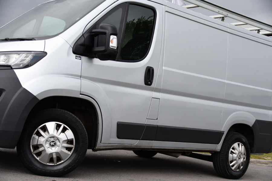 Peugeot Boxer 2.0 BlueHDI L1H1 Pro PB Edition Camera, Cruise, Multimedia, 130pk, Trekhaak, Airco, Radio, Uniek!