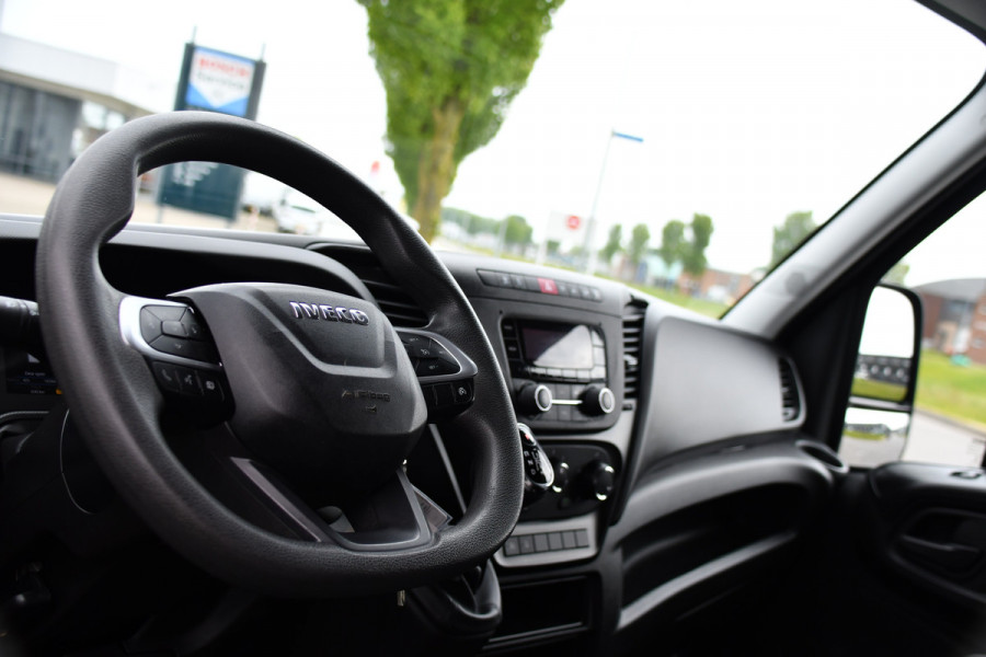 Iveco Daily 35S14V 2.3 L2H2 Cruise, LED, 3500kg Trekhaak, Automaat, Bluetooth, Geveerde stoel, Sensoren, Uniek!