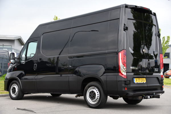 Iveco Daily 35S14V 2.3 L2H2 Cruise, LED, 3500kg Trekhaak, Automaat, Bluetooth, Geveerde stoel, Sensoren, Uniek!