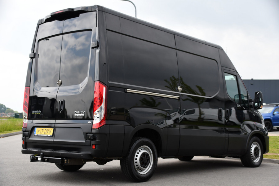 Iveco Daily 35S14V 2.3 L2H2 Cruise, LED, 3500kg Trekhaak, Automaat, Bluetooth, Geveerde stoel, Sensoren, Uniek!