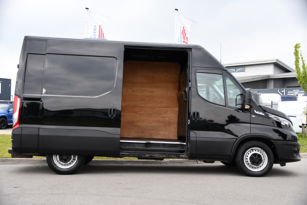 Iveco Daily 35S14V 2.3 L2H2 Cruise, LED, 3500kg Trekhaak, Automaat, Bluetooth, Geveerde stoel, Sensoren, Uniek!