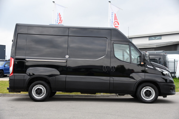 Iveco Daily 35S14V 2.3 L2H2 Cruise, LED, 3500kg Trekhaak, Automaat, Bluetooth, Geveerde stoel, Sensoren, Uniek!