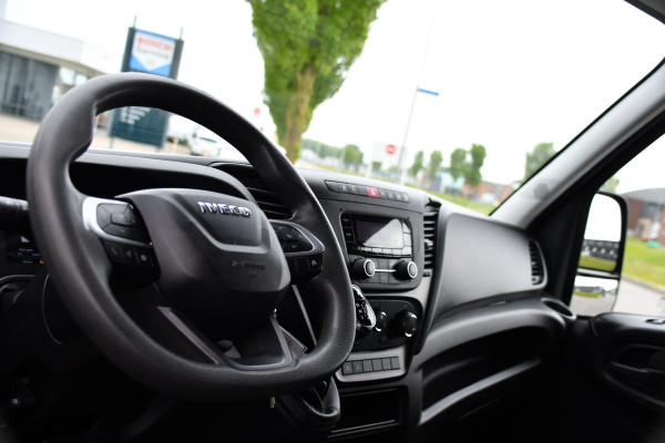 Iveco Daily 35S14V 2.3 L2H2 Cruise, LED, 3500kg Trekhaak, Automaat, Bluetooth, Geveerde stoel, Sensoren, Uniek!