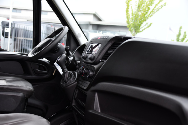 Iveco Daily 35S14V 2.3 L2H2 Cruise, LED, 3500kg Trekhaak, Automaat, Bluetooth, Geveerde stoel, Sensoren, Uniek!