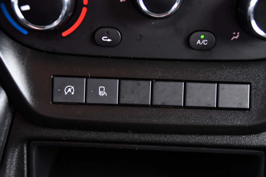 Iveco Daily 35S14V 2.3 L2H2 Cruise, LED, 3500kg Trekhaak, Automaat, Bluetooth, Geveerde stoel, Sensoren, Uniek!