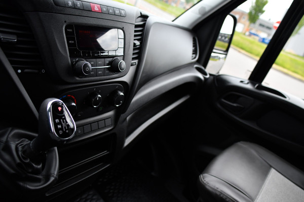 Iveco Daily 35S14V 2.3 L2H2 Cruise, LED, 3500kg Trekhaak, Automaat, Bluetooth, Geveerde stoel, Sensoren, Uniek!