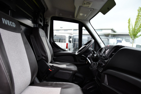 Iveco Daily 35S14V 2.3 L2H2 Cruise, LED, 3500kg Trekhaak, Automaat, Bluetooth, Geveerde stoel, Sensoren, Uniek!