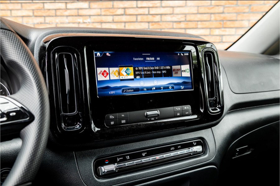Mercedes-Benz Vito 116 CDI 163 PK L2 Automaat | BPM VRIJ | Multibeam LED | CarPlay | Camera | Dodehoek | MF Stuur | DAB | Climate control | 3-Zitter | Lederen bekleding | AV Edition
