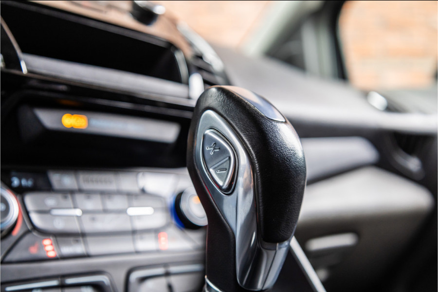 Ford Transit Connect 1.5 L2 SPORT | BPM VRIJ | AUTOMAAT | BI-XENON | KEYLESS GO | CARPLAY | CAMERA | NAVIGATIE | TREKHAAK | STOELVERWARMING | LEDEREN BEKLEDING | NIEUWE APK | ORG NL AUTO