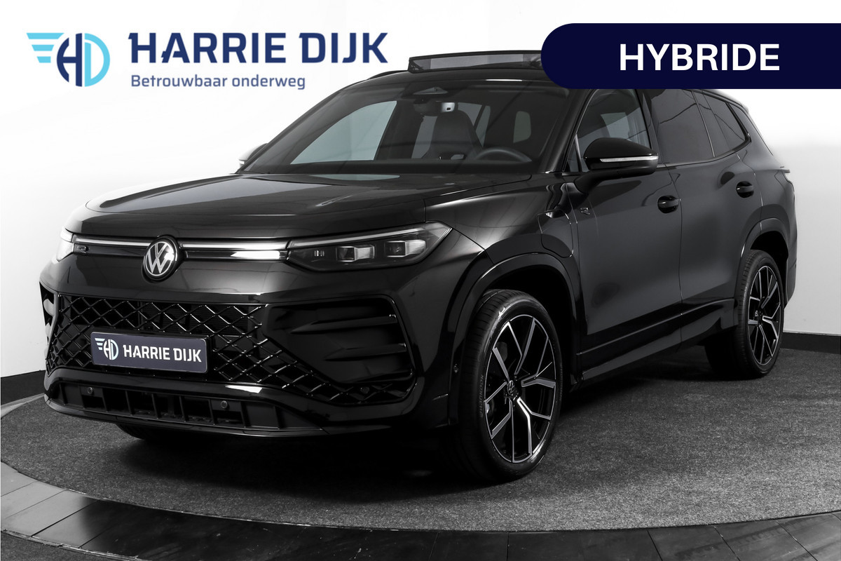 Volkswagen Tayron 1.5 eHybrid 272 PK R-Line Edition | Black Style Pakket | S/K-Panodak | Elek. Trekhaak | Dig. Cockpit | Adapt. Cruise | Stoel-+Stuurverw. | Camera | App. Connect | ECC | Elek. Klep | LM 20" | 5694