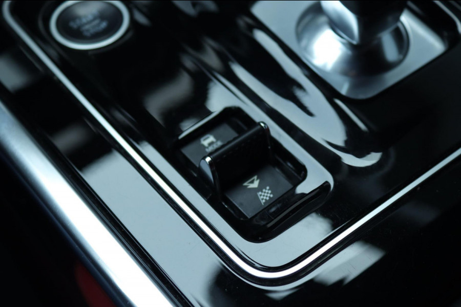 Jaguar XE 2.0 P250 HSE / Digitaal display / Carplay / Camera