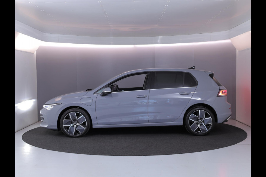 Volkswagen Golf 1.5 eHybrid Style Edition 204 pk Automaat (DSG) | Verlengde garantie | Navigatie | Parkeersensoren (Park assist) | Rondomzicht camera | Matrix LED koplampen |