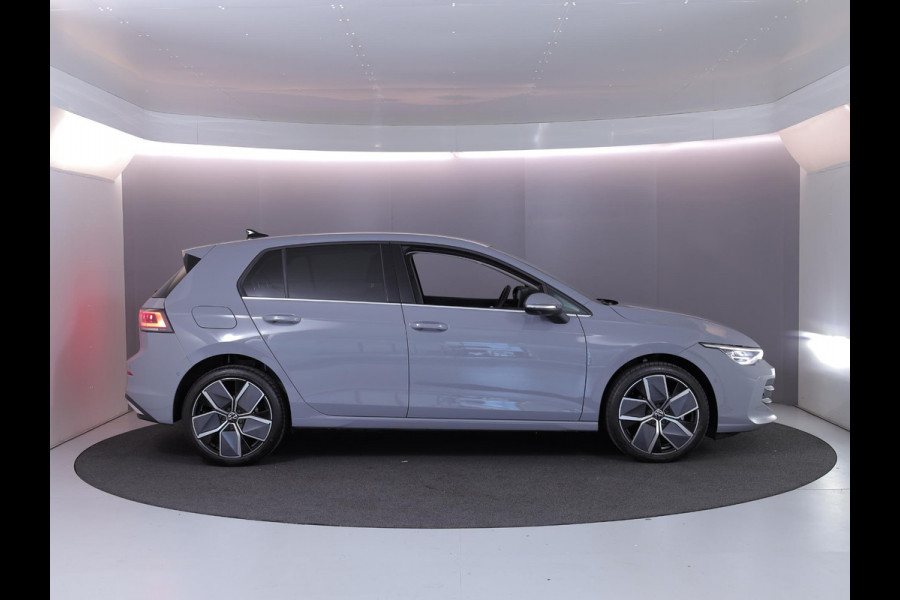 Volkswagen Golf 1.5 eHybrid Style Edition 204 pk Automaat (DSG) | Verlengde garantie | Navigatie | Parkeersensoren (Park assist) | Rondomzicht camera | Matrix LED koplampen |
