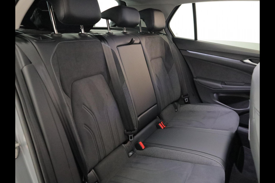 Volkswagen Golf 1.5 eHybrid Style Edition 204 pk Automaat (DSG) | Verlengde garantie | Navigatie | Parkeersensoren (Park assist) | Rondomzicht camera | Matrix LED koplampen |